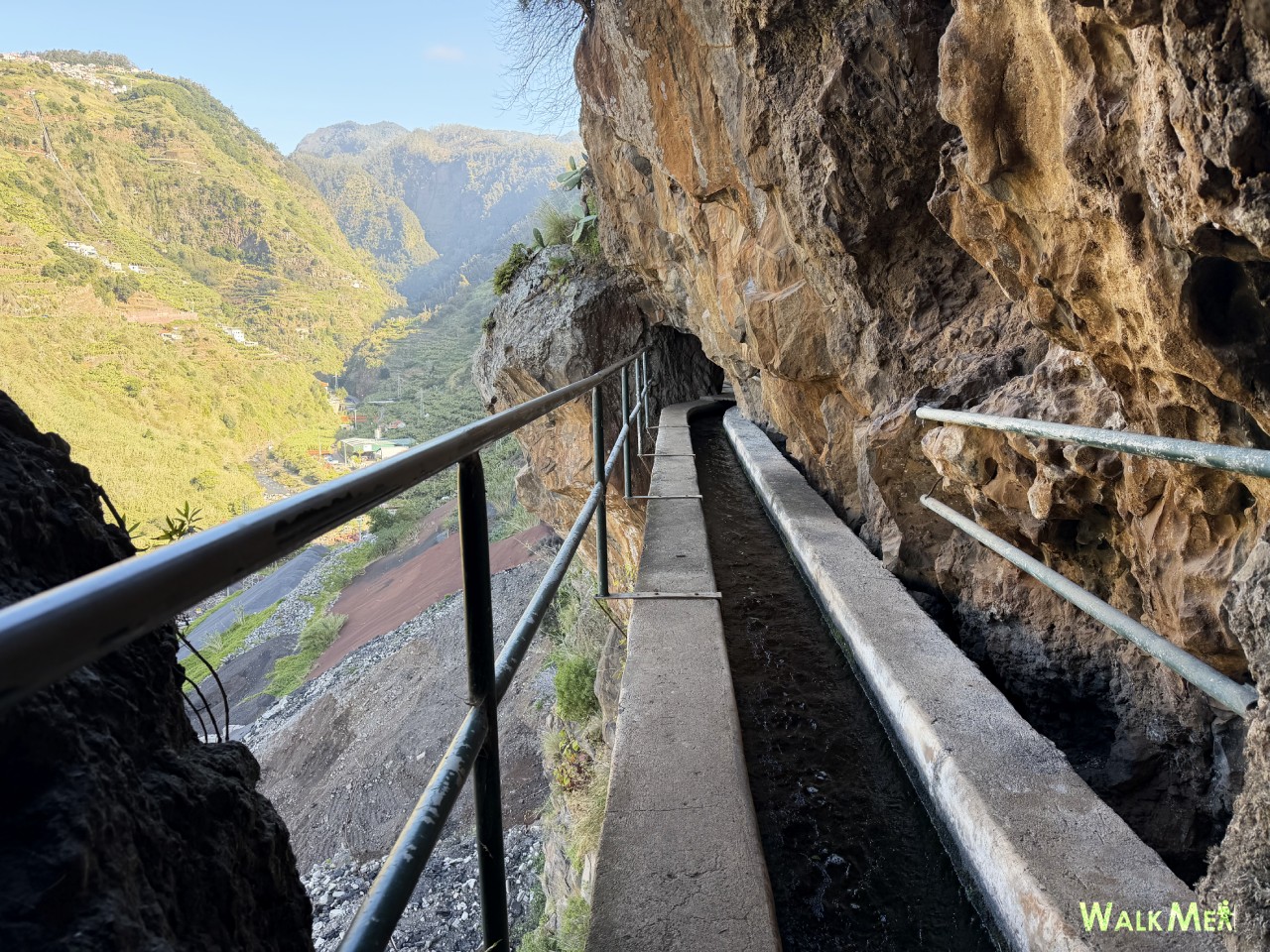 Trail view https://images.walkmeguide.com/levada-dos-piornais/levada-dos-piornais_1771937568.jpg