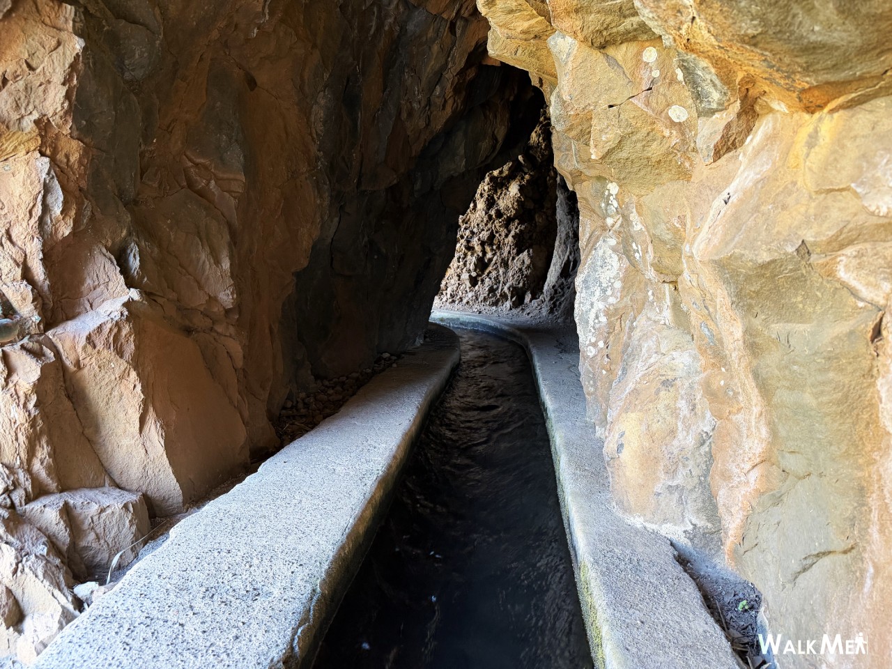 Trail view https://images.walkmeguide.com/levada-dos-piornais/levada-dos-piornais_1771937573.jpg